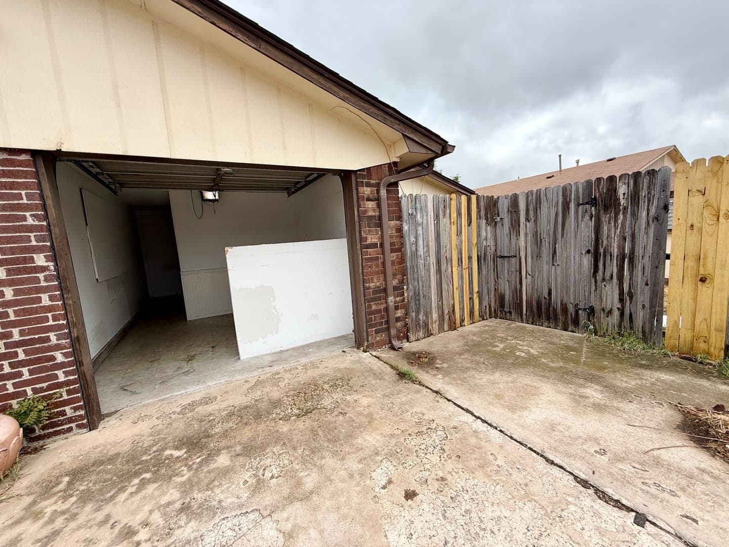 Moore House: 2111 Goodrich Dr
