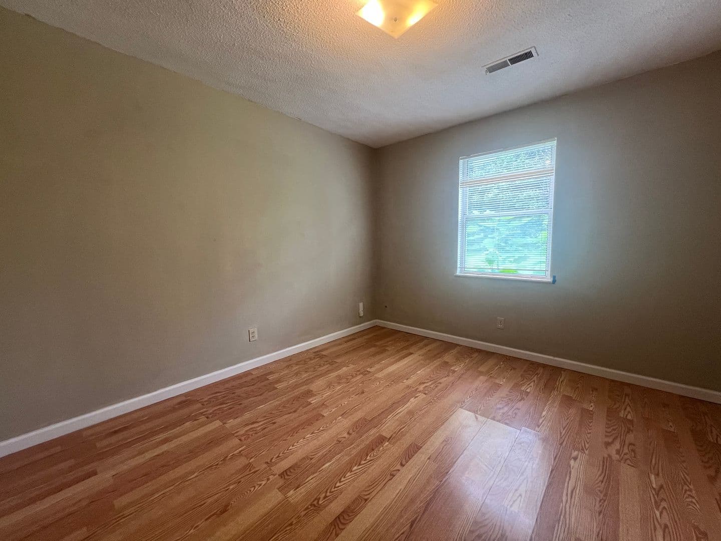 Columbia Apartment: 722-724 Clinkscales Rd.