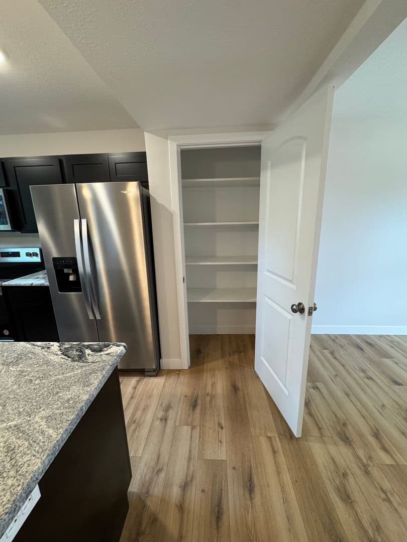 Columbia Apartment: 112 E Forest Ave