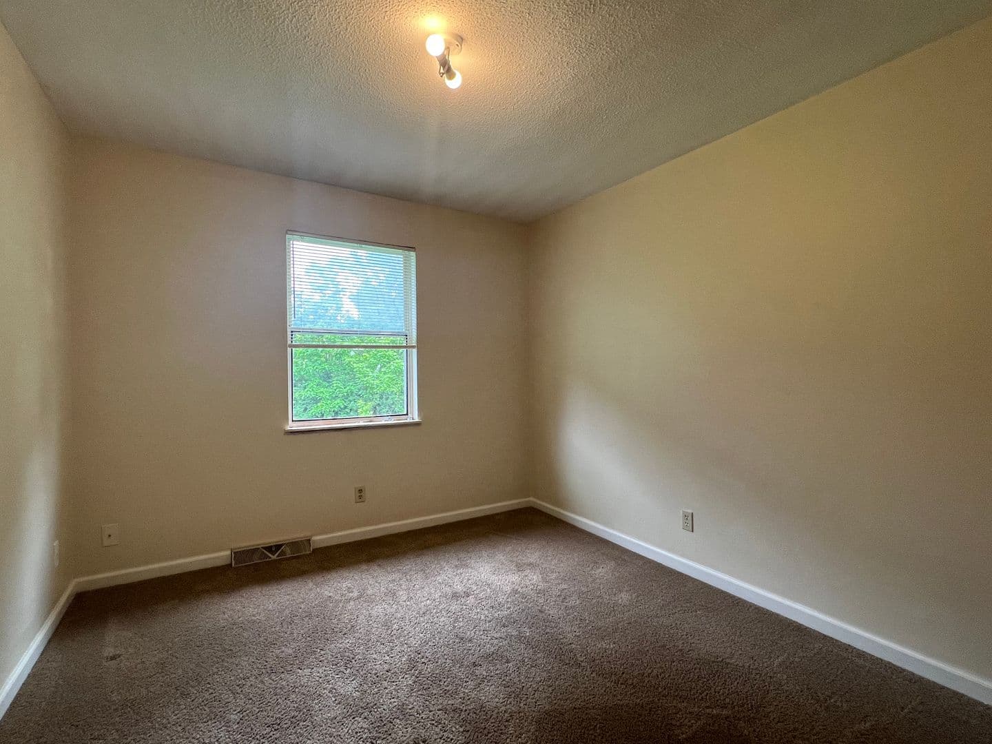 Columbia Apartment: 722-724 Clinkscales Rd.
