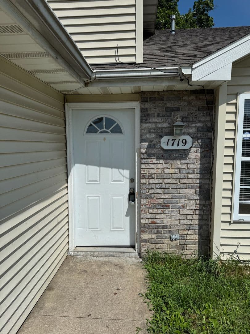Columbia Apartment: 1717 - 1719 Hanover Blvd.