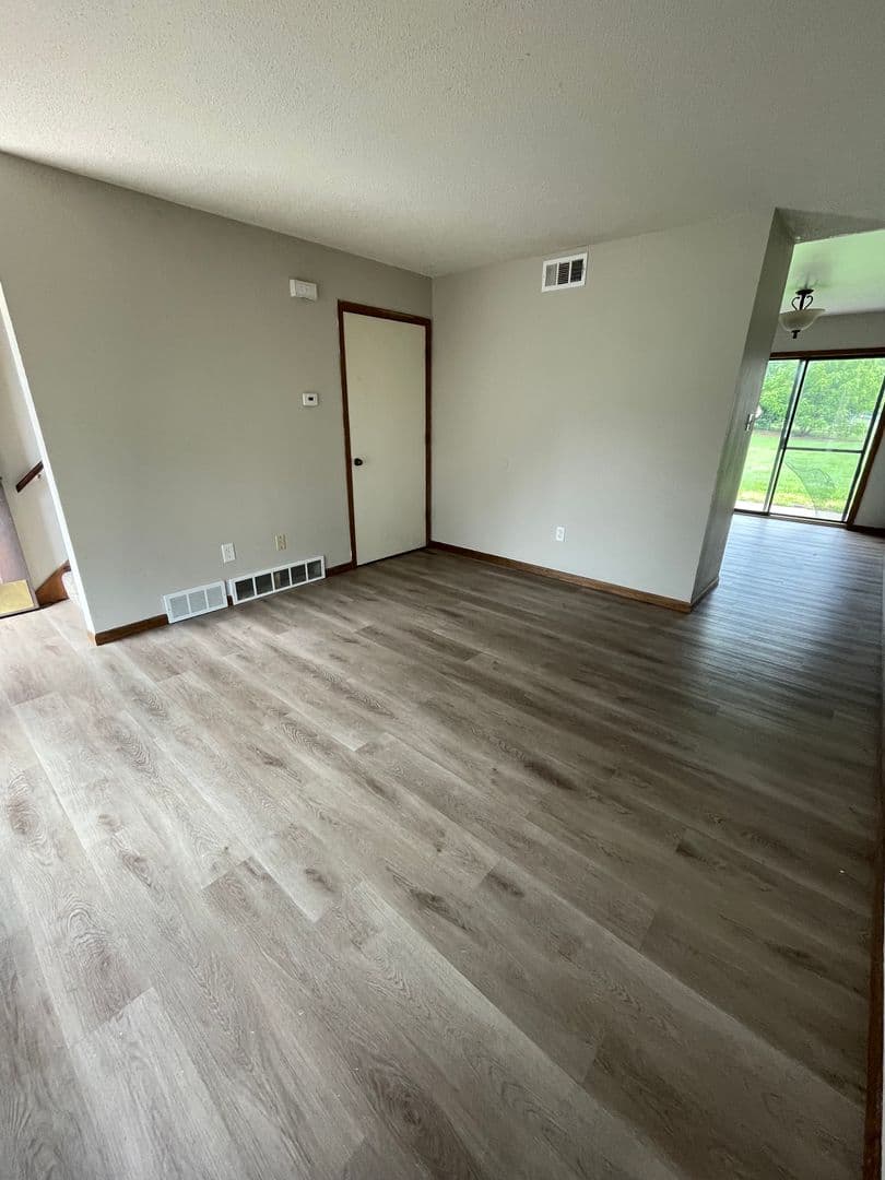 Columbia Apartment: 3540 - 3546 S Scott Blvd