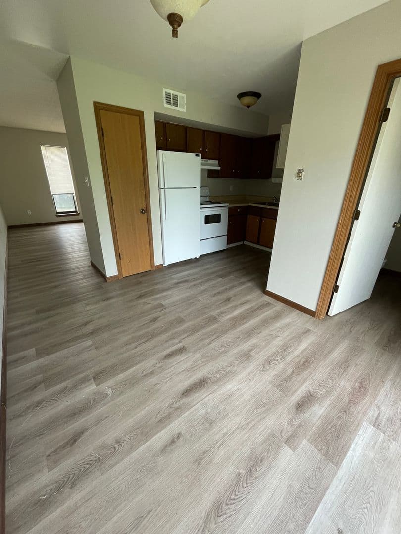 Columbia Apartment: 3540 - 3546 S Scott Blvd
