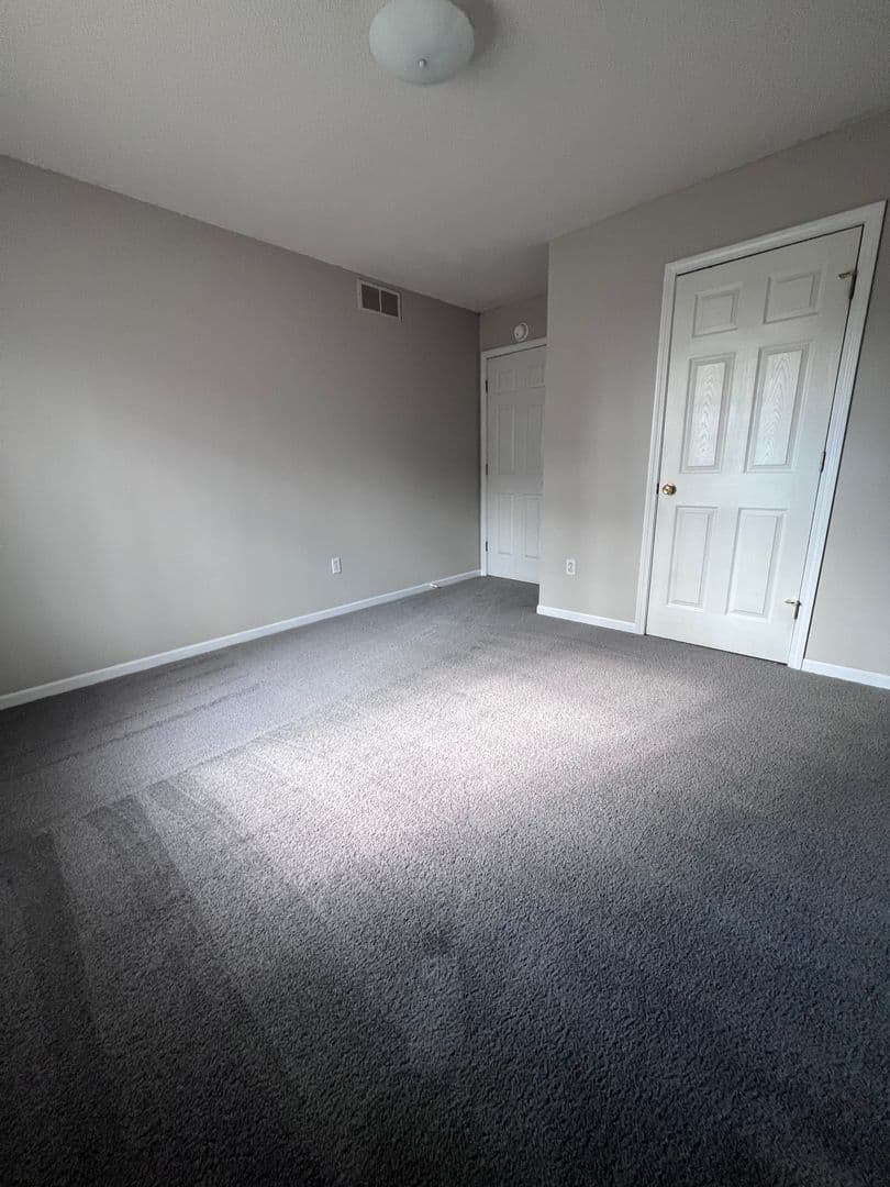 Columbia Apartment: 2200-2202 Parks Edge