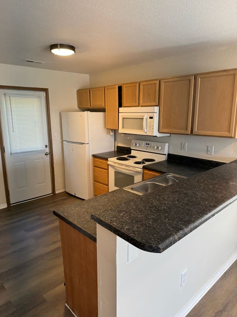 Columbia Apartment: 1717 - 1719 Hanover Blvd.