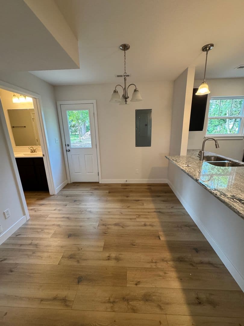 Columbia Apartment: 112 E Forest Ave