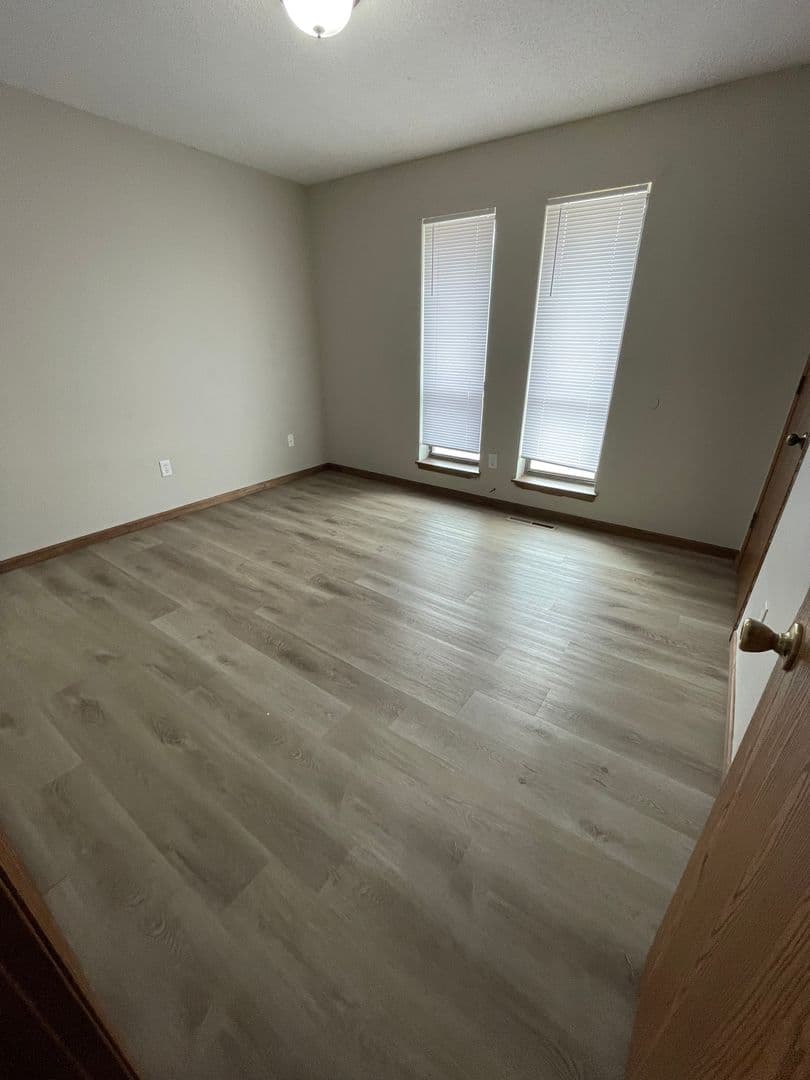Columbia Apartment: 3540 - 3546 S Scott Blvd