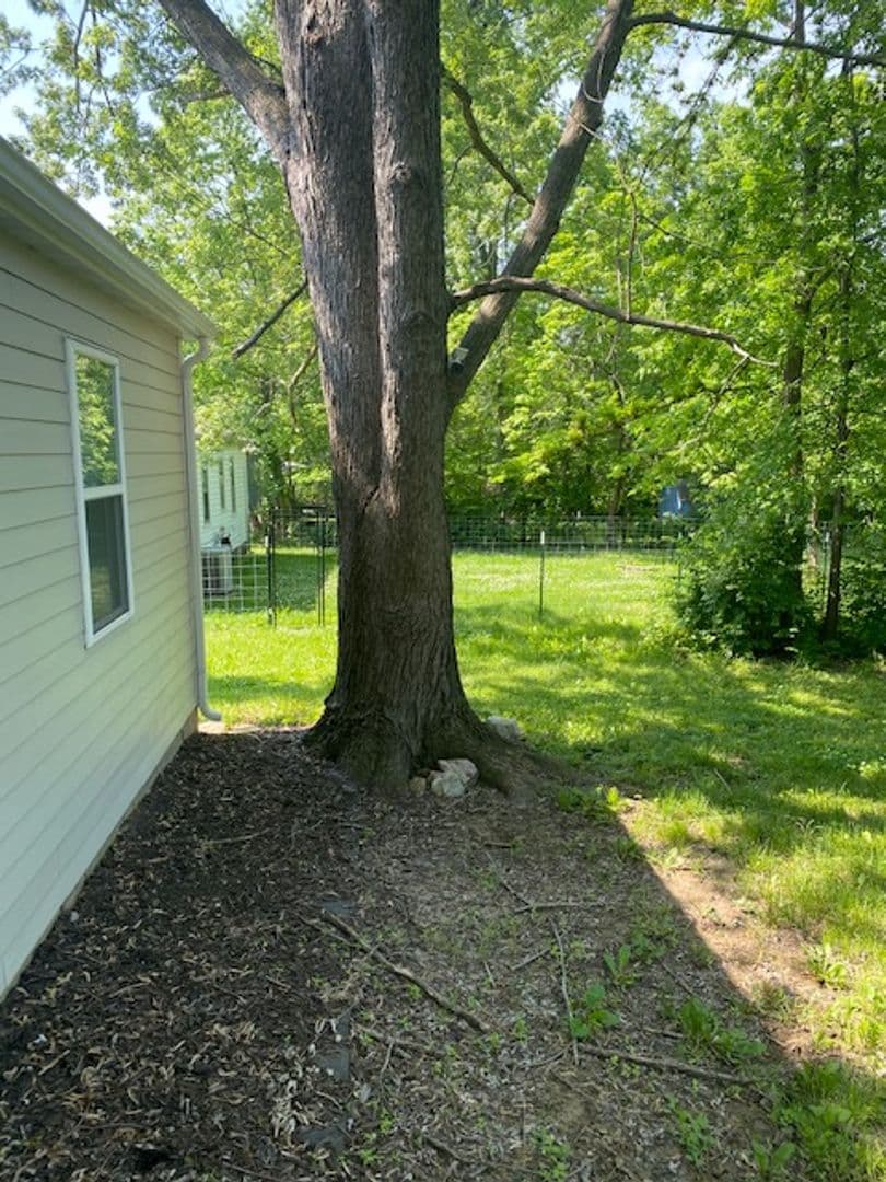 Columbia House: 803 Ridgeway