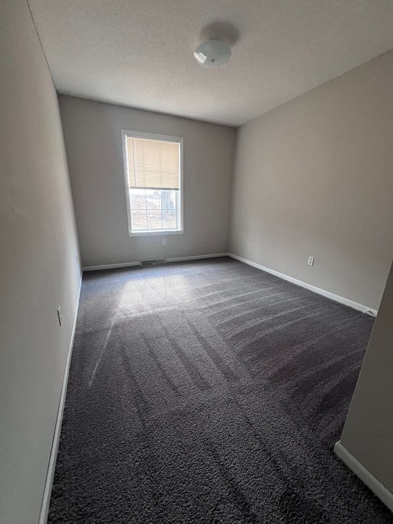 Columbia Apartment: 2200-2202 Parks Edge