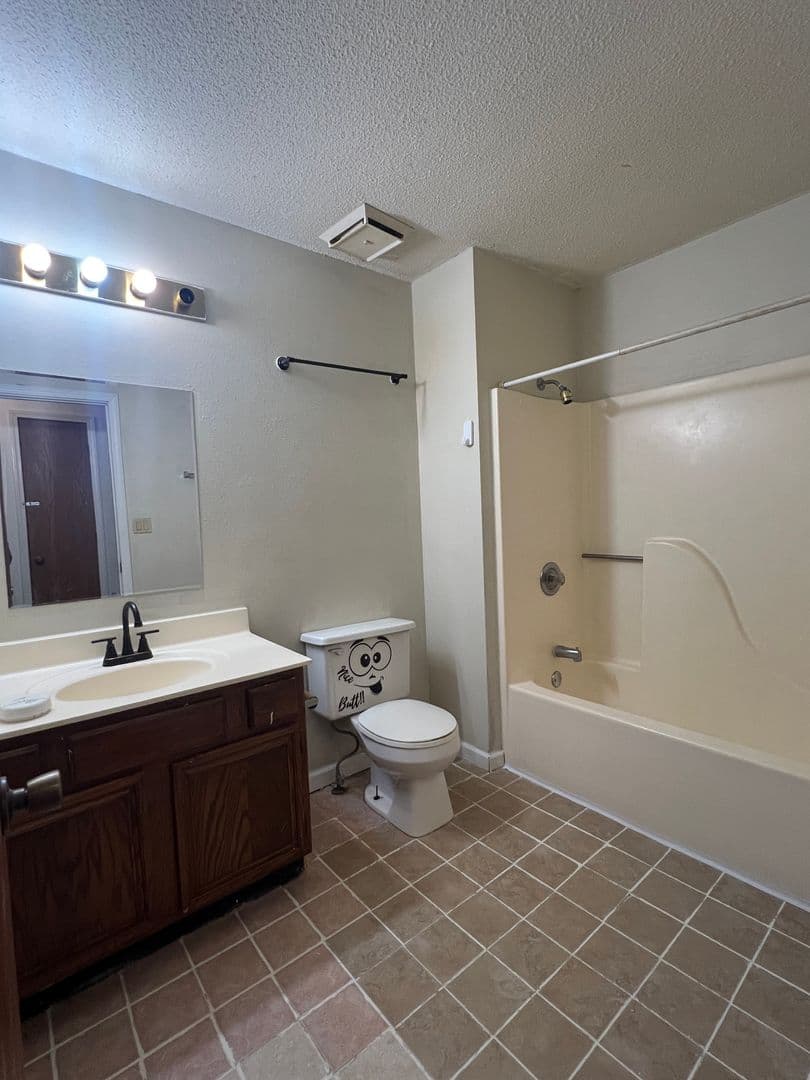 Columbia Apartment: 722-724 Clinkscales Rd.