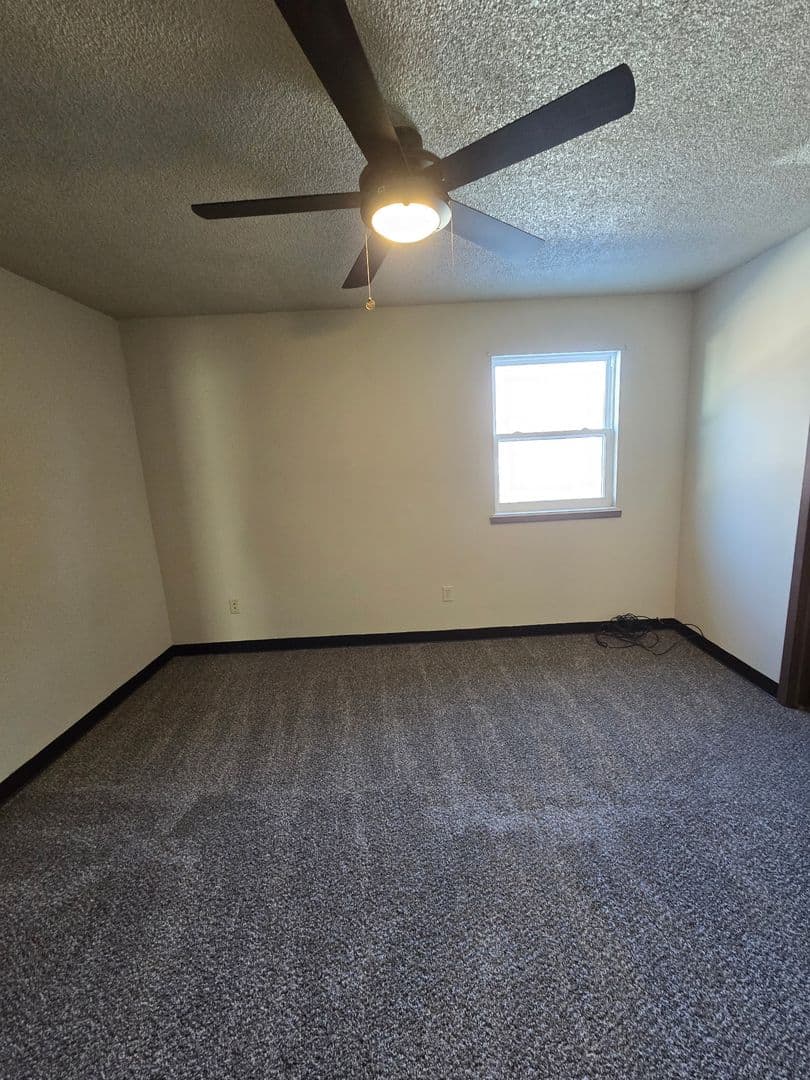 Columbia Apartment: 4521-4533 W. Bellview