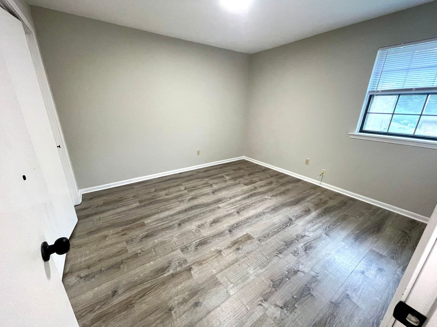 Columbia Apartment: 4515 W. Millbrook Dr