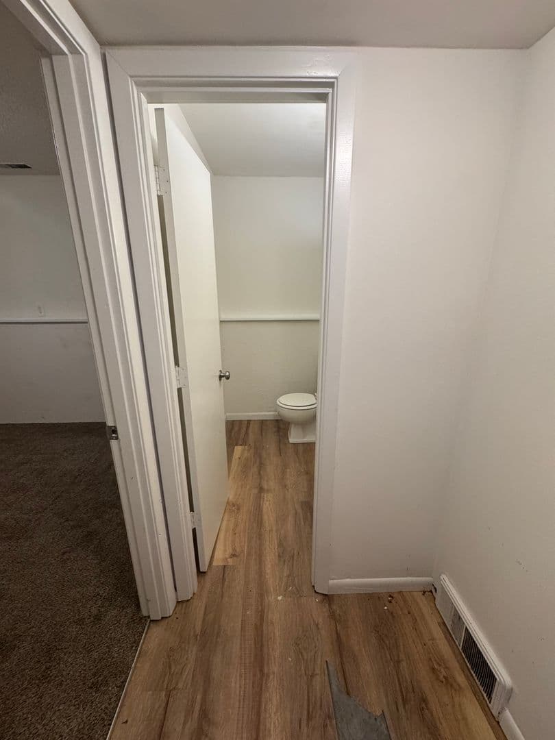 Columbia Apartment: 4333 - 4335 W. Bethany Dr