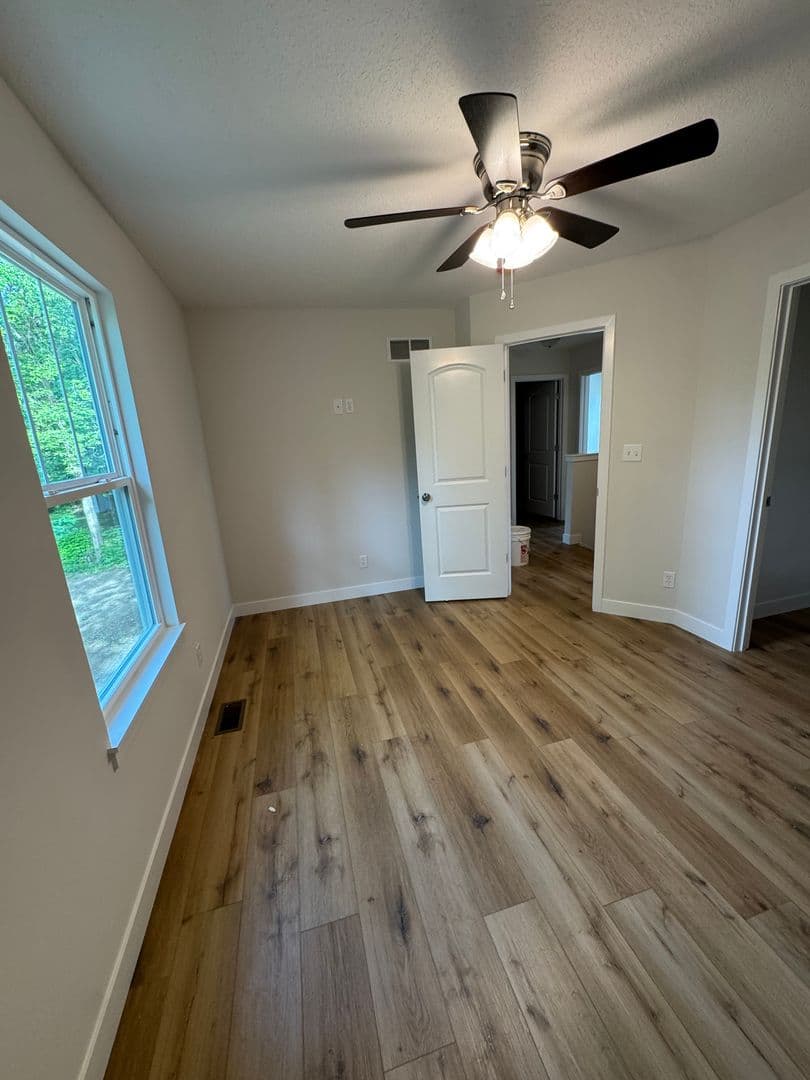 Columbia Apartment: 112 E Forest Ave