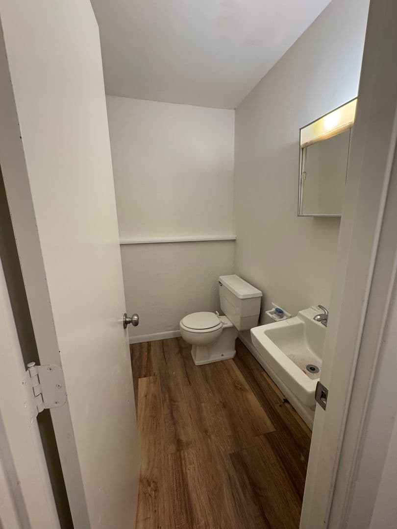 Columbia Apartment: 4333 - 4335 W. Bethany Dr