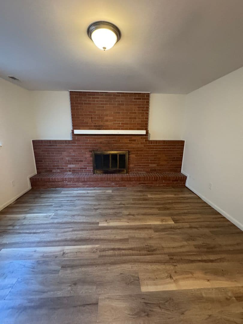 Columbia Apartment: 4333 - 4335 W. Bethany Dr