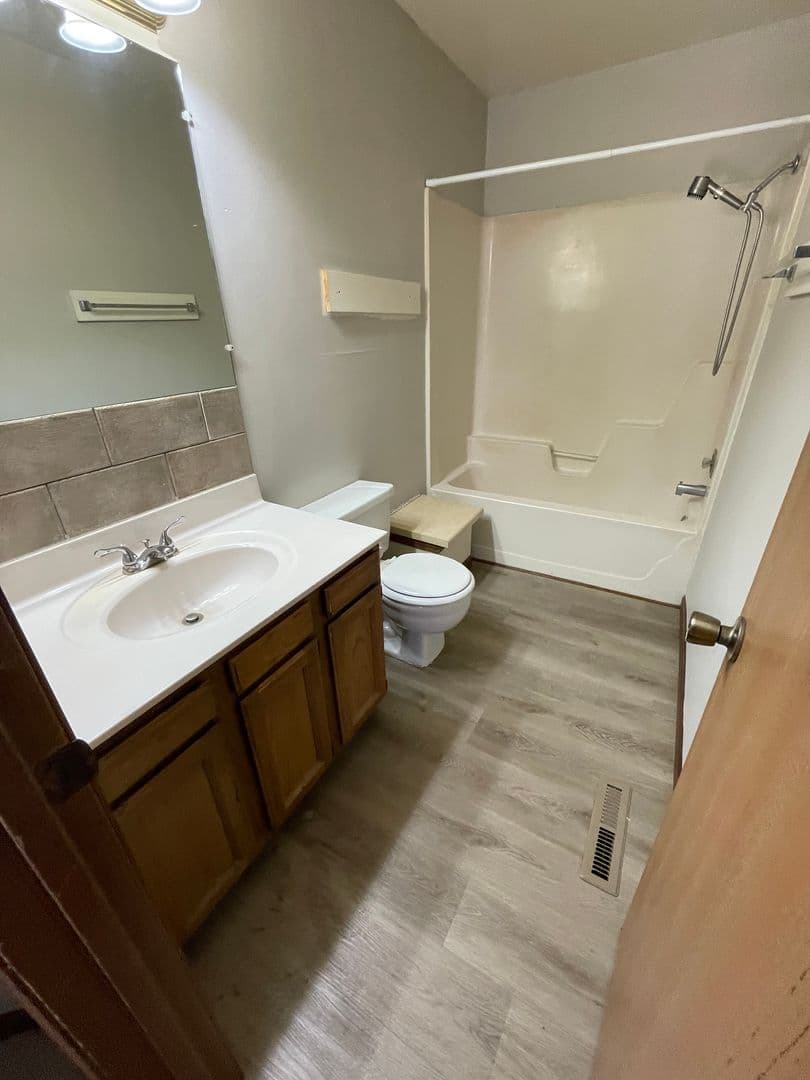 Columbia Apartment: 3540 - 3546 S Scott Blvd