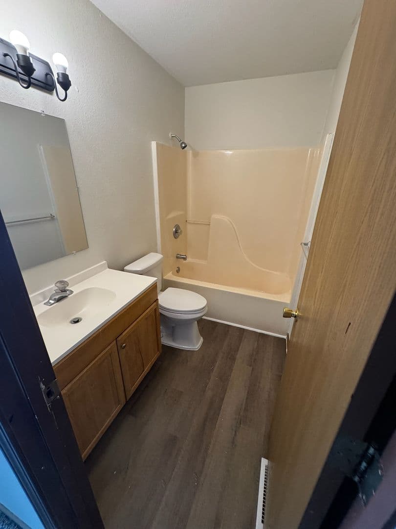 Columbia Apartment: 1717 - 1719 Hanover Blvd.