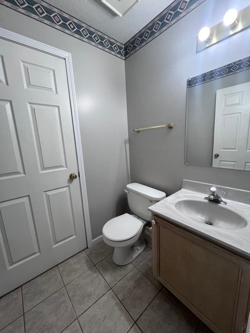 Columbia Apartment: 2200-2202 Parks Edge