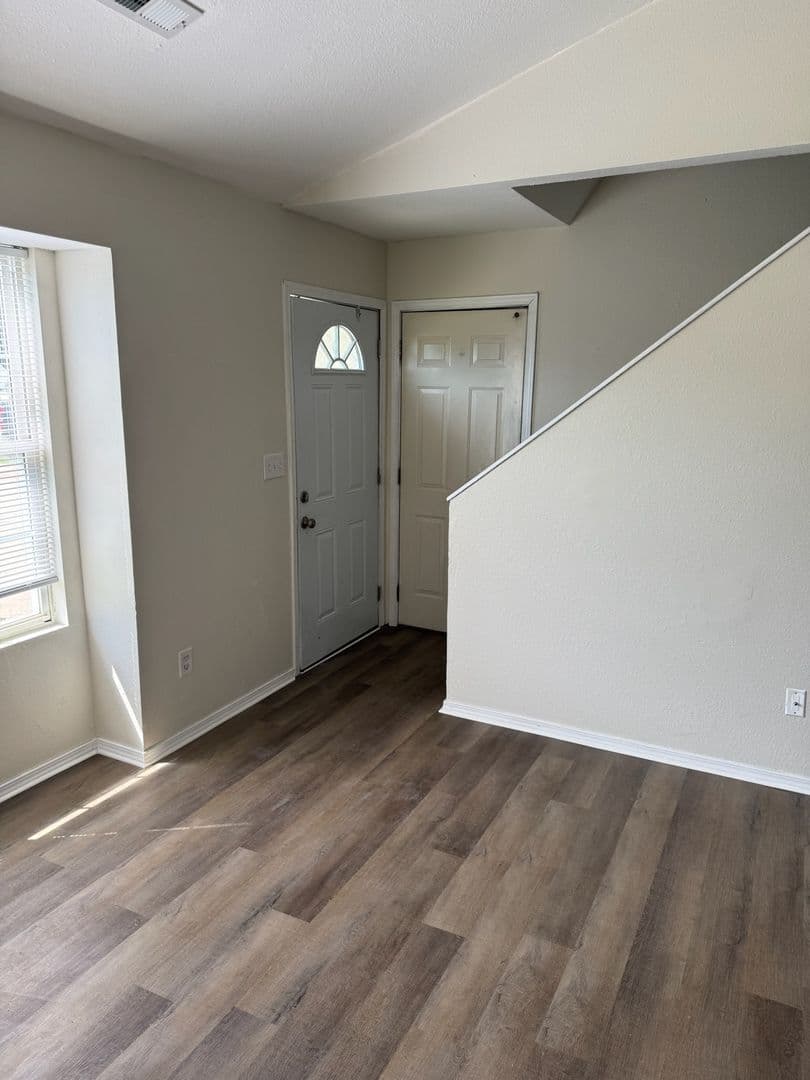 Columbia Apartment: 1717 - 1719 Hanover Blvd.