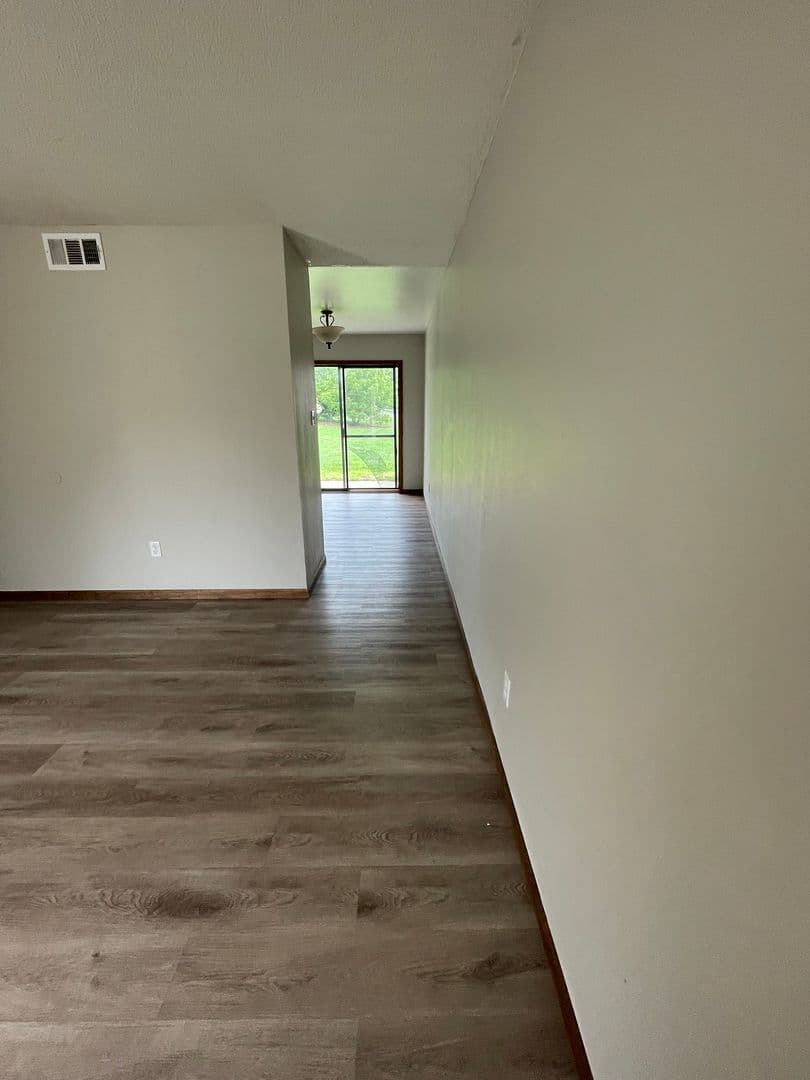 Columbia Apartment: 3540 - 3546 S Scott Blvd