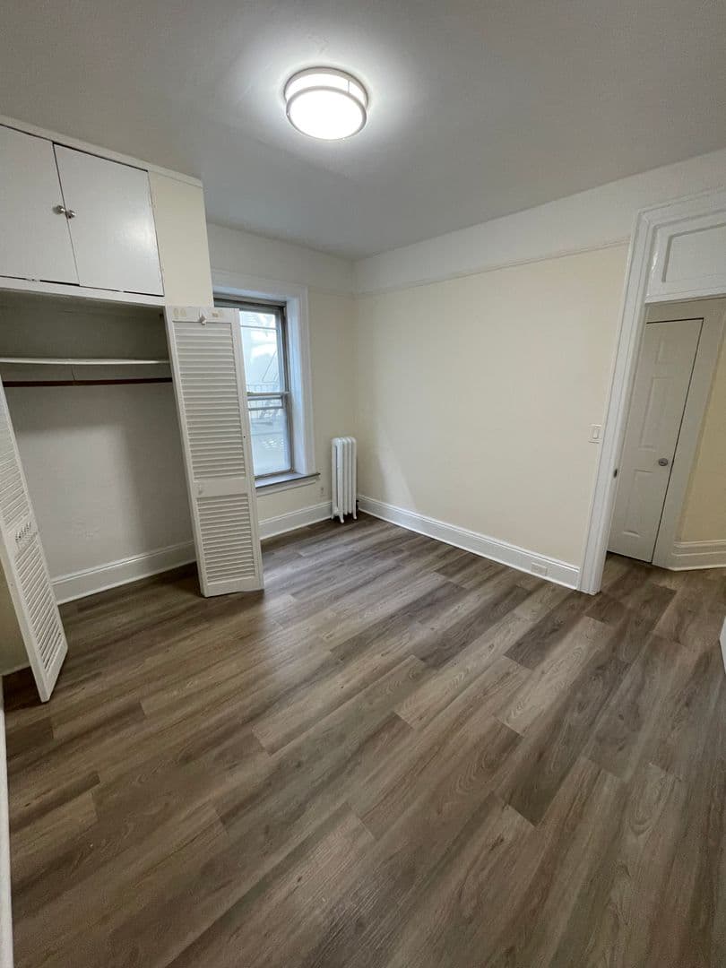 Astoria Apartment: 32-78 35th Street