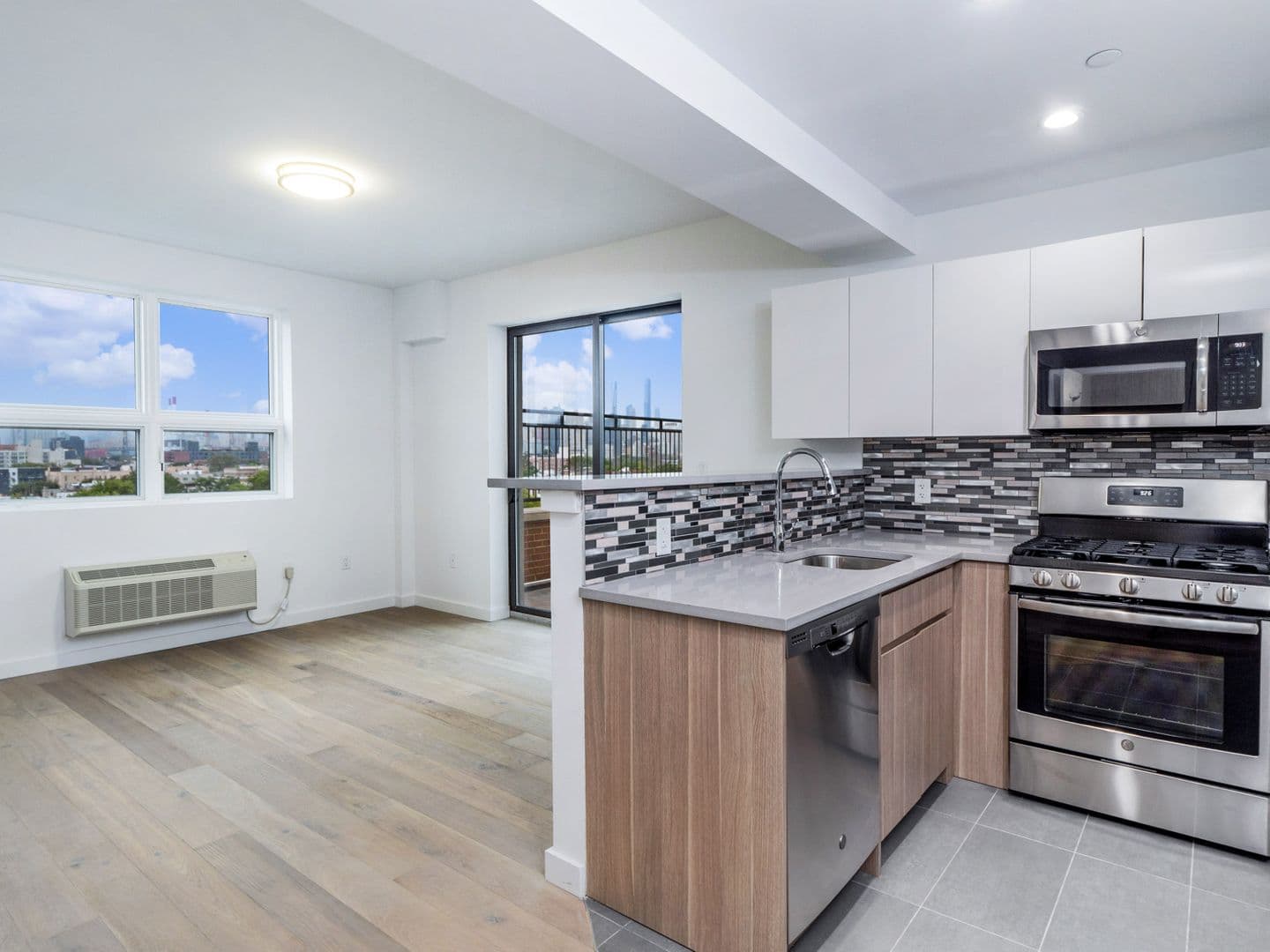 Astoria Apartment: 14-51 29th Avenue