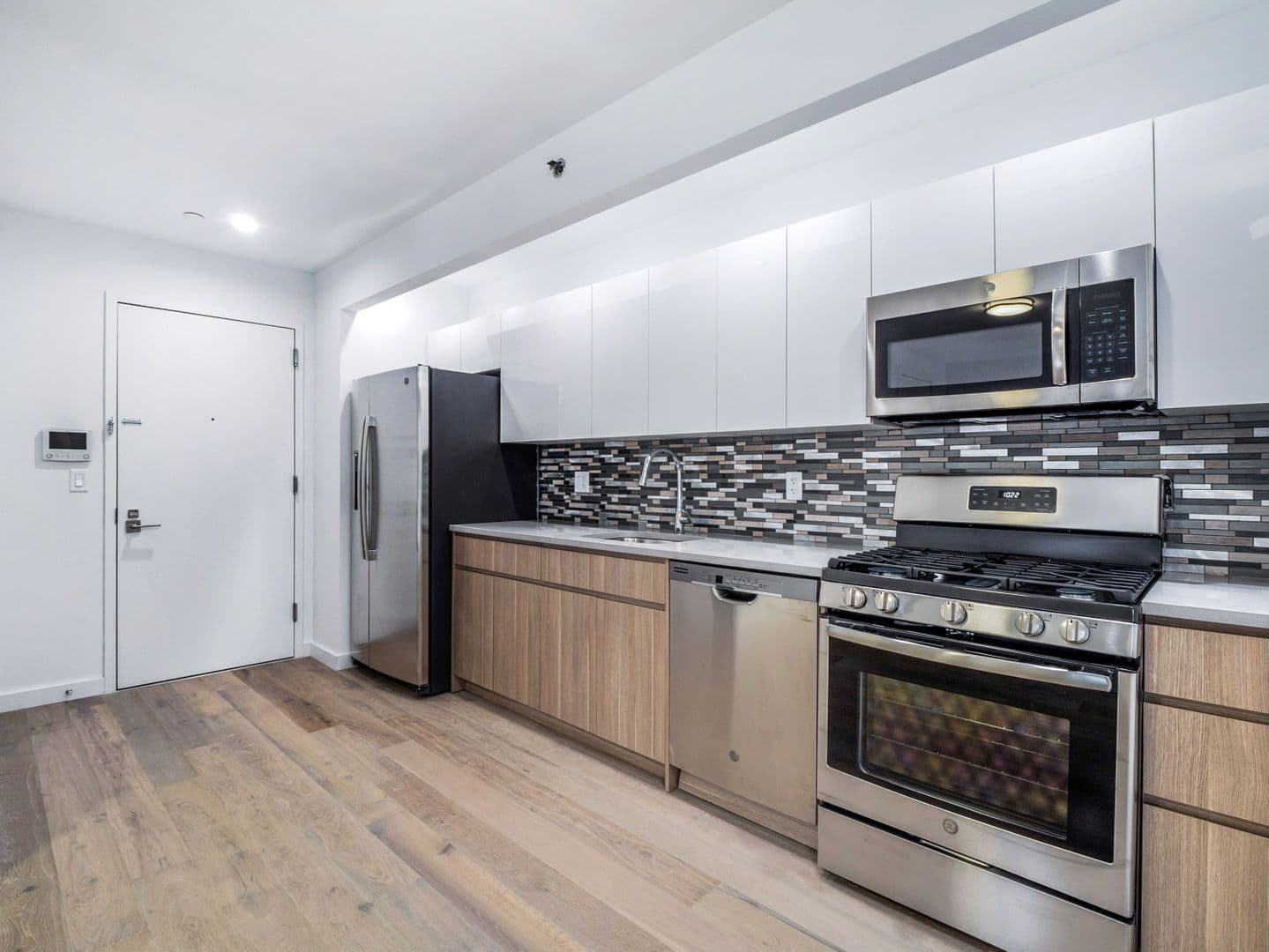 Astoria Apartment: 14-51 29th Avenue