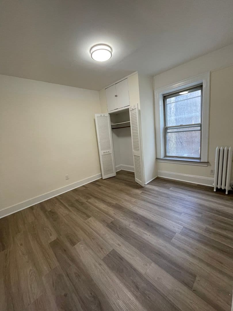 Astoria Apartment: 32-78 35th Street
