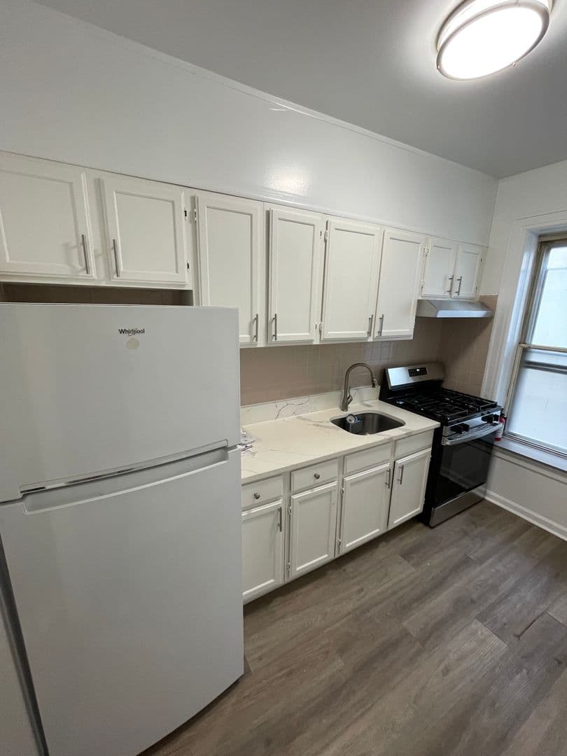 Astoria Apartment: 32-78 35th Street