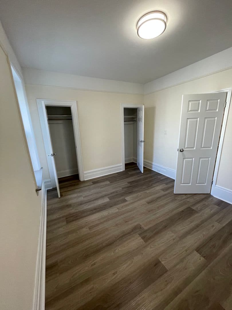 Astoria Apartment: 32-78 35th Street