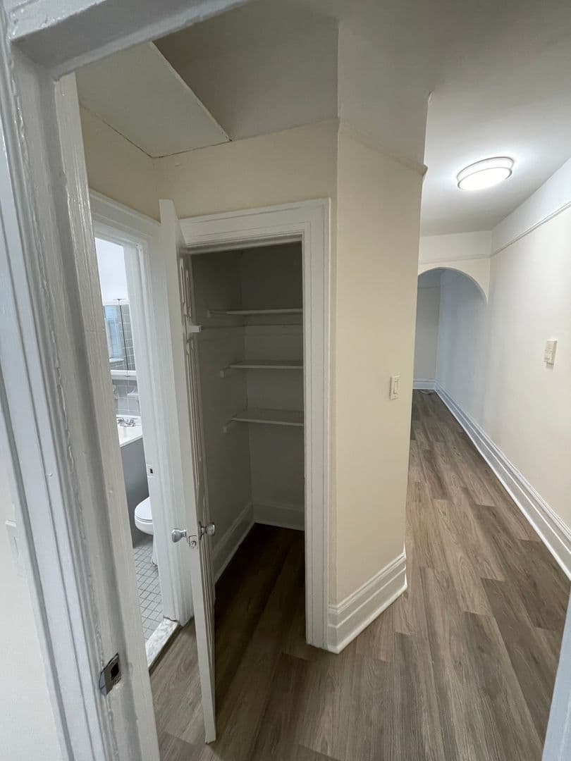 Astoria Apartment: 32-78 35th Street