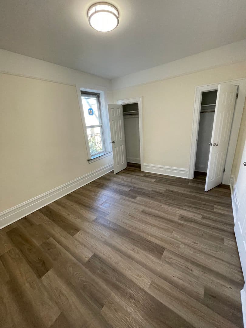 Astoria Apartment: 32-78 35th Street