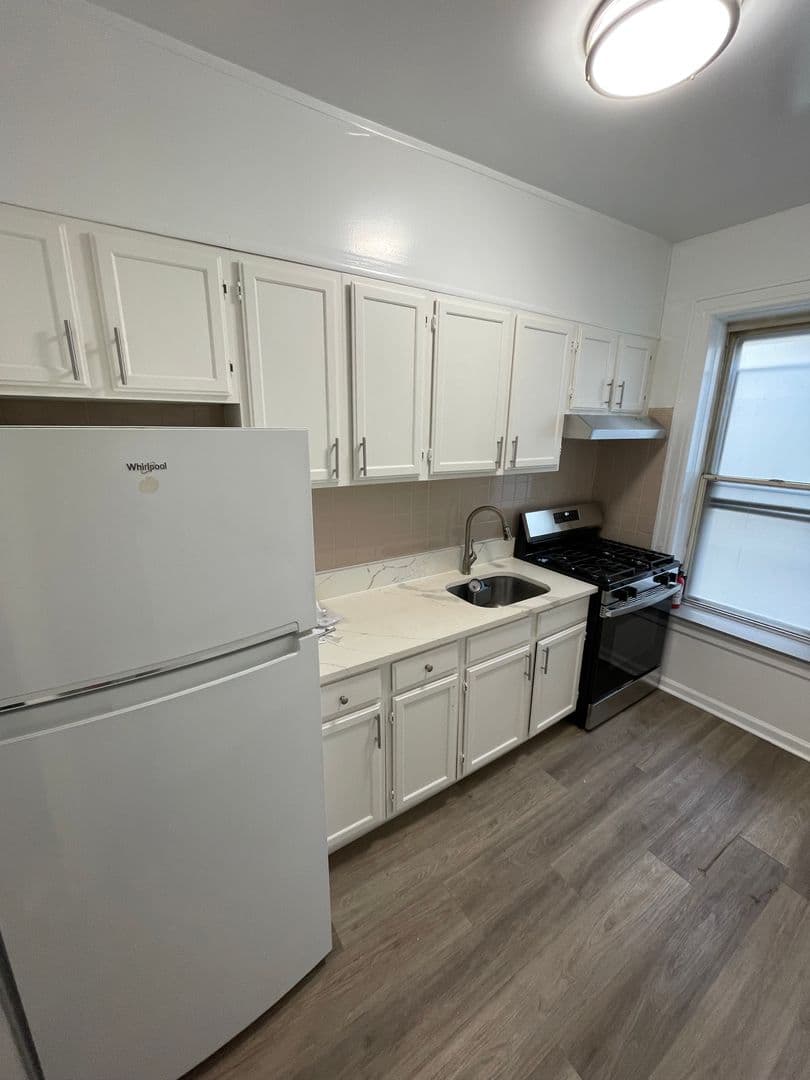 Astoria Apartment: 32-78 35th Street