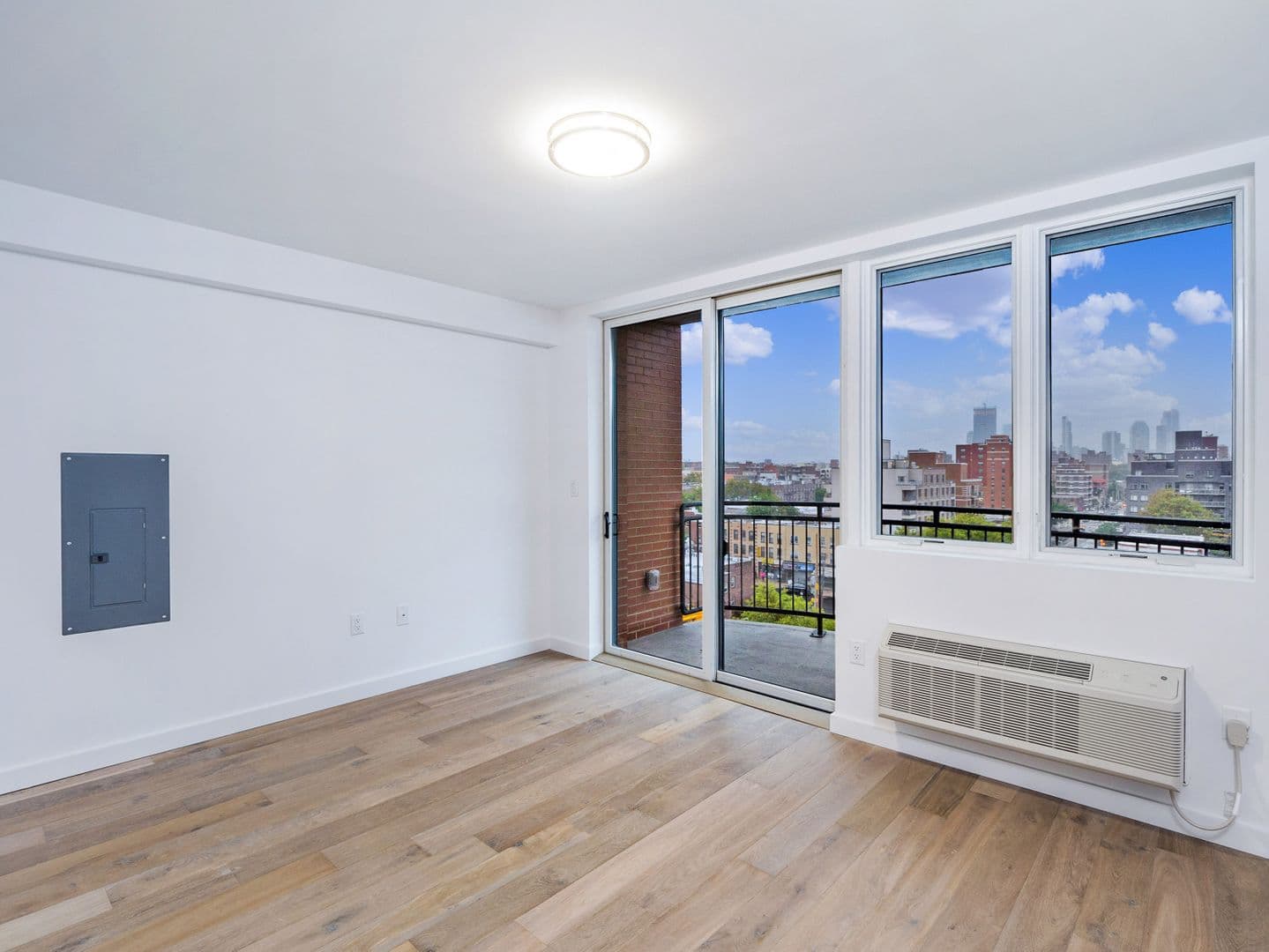 Astoria Apartment: 14-51 29th Avenue