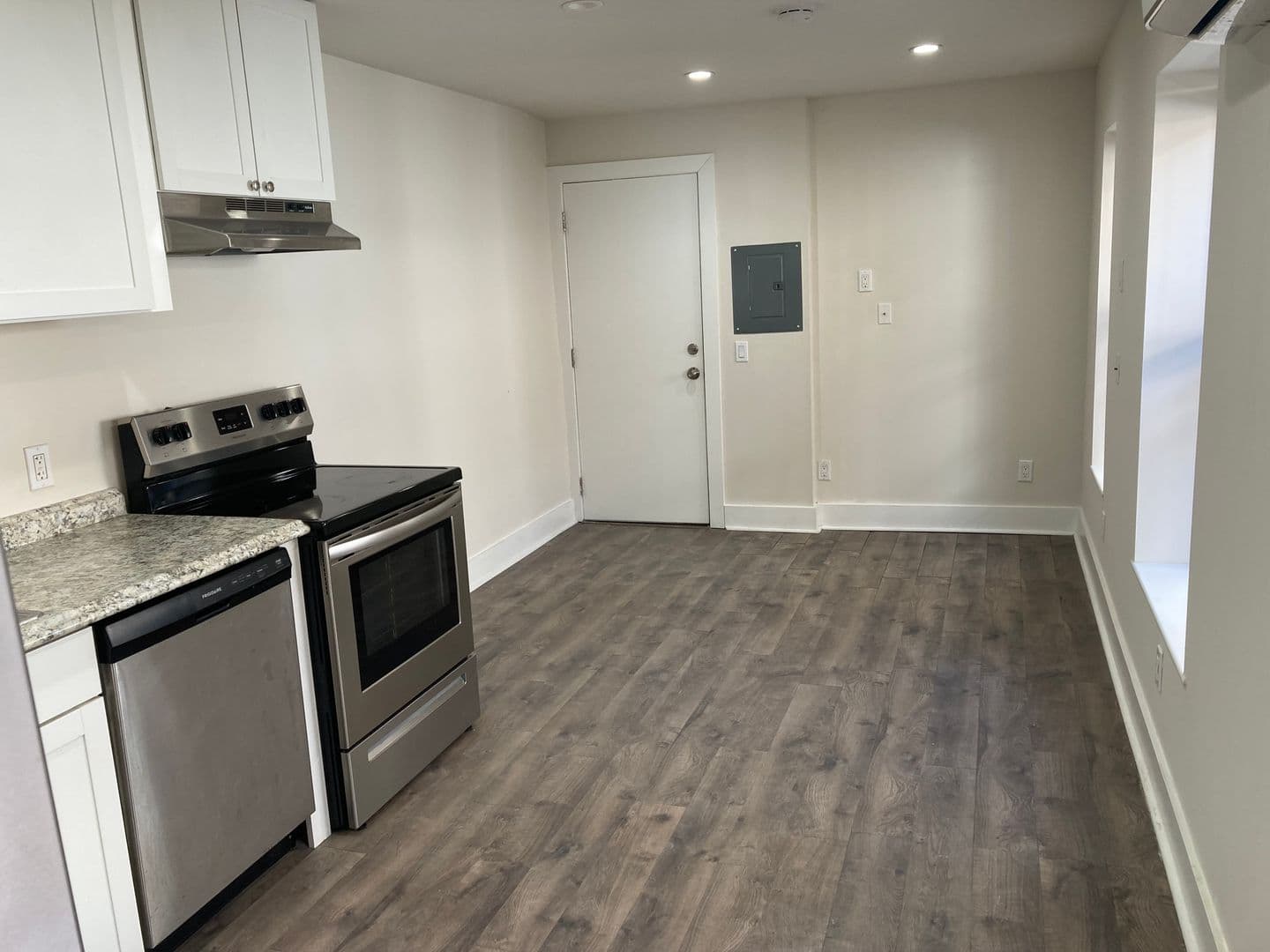 Baltimore Apartment: 119 West Saratoga Street