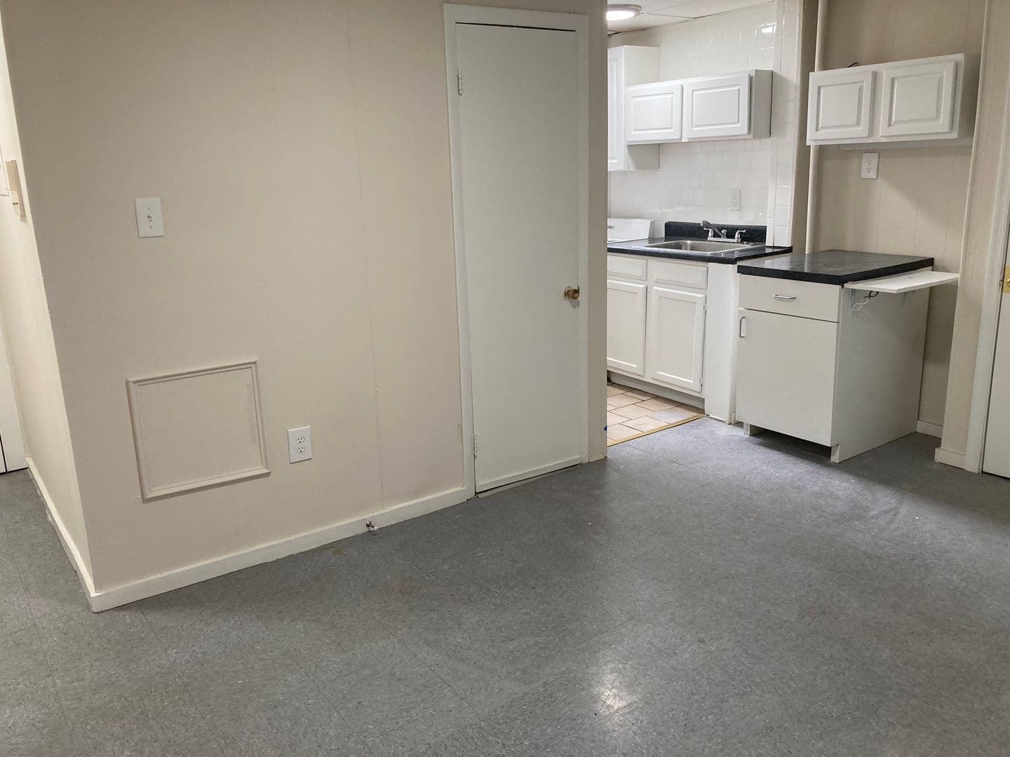 Baltimore Apartment: 121 West Saratoga Street