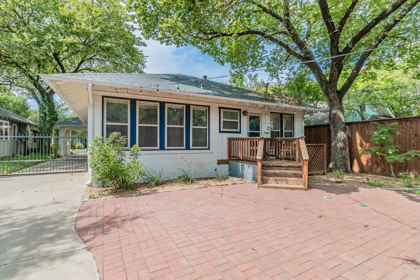 Fort Worth House: 2209 6th Avenue