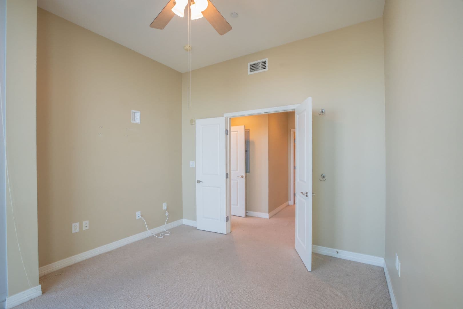 Fort Worth House: 500 Throckmorton St., #2502