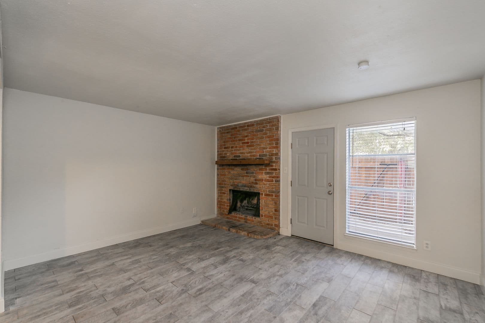 Fort Worth House: 7604 Chapin Road, Unit A