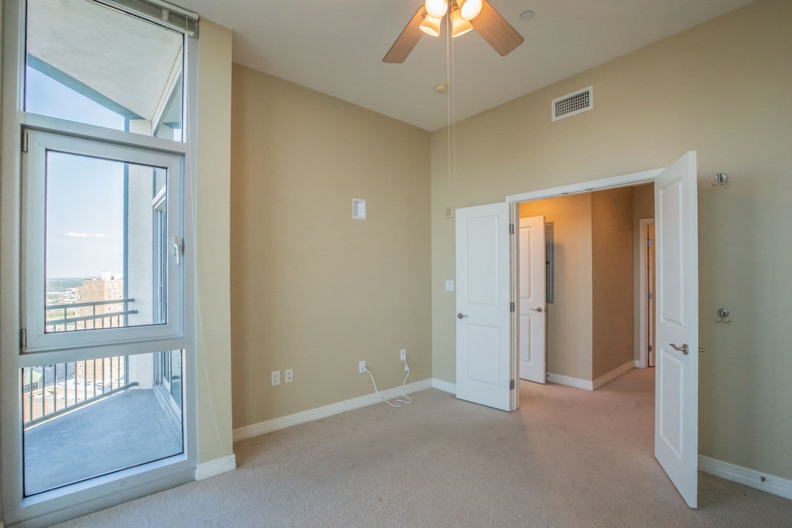 Fort Worth House: 500 Throckmorton St., #2502