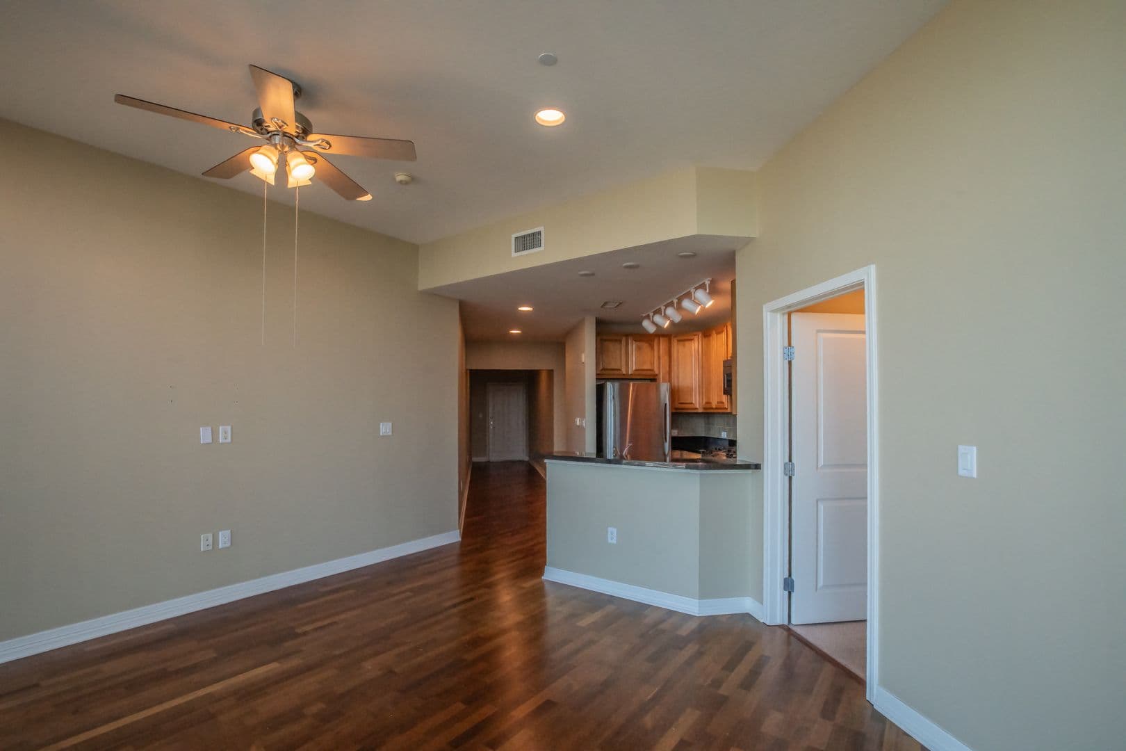 Fort Worth House: 500 Throckmorton St., #2502