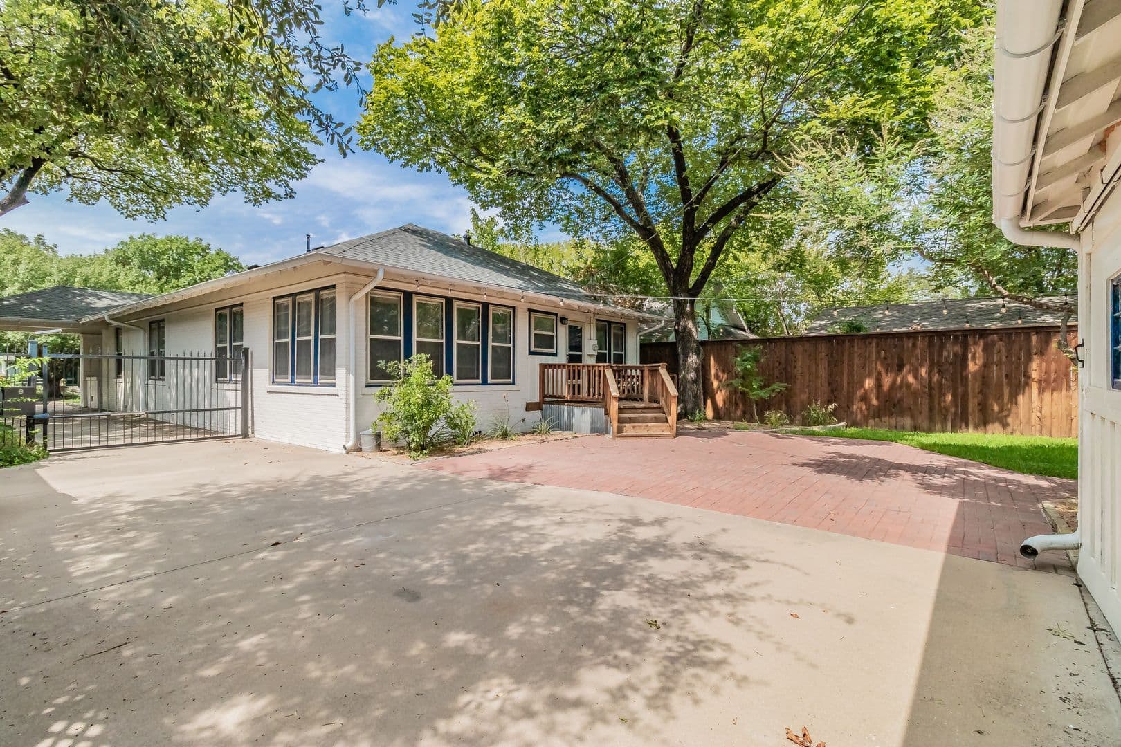 Fort Worth House: 2209 6th Avenue