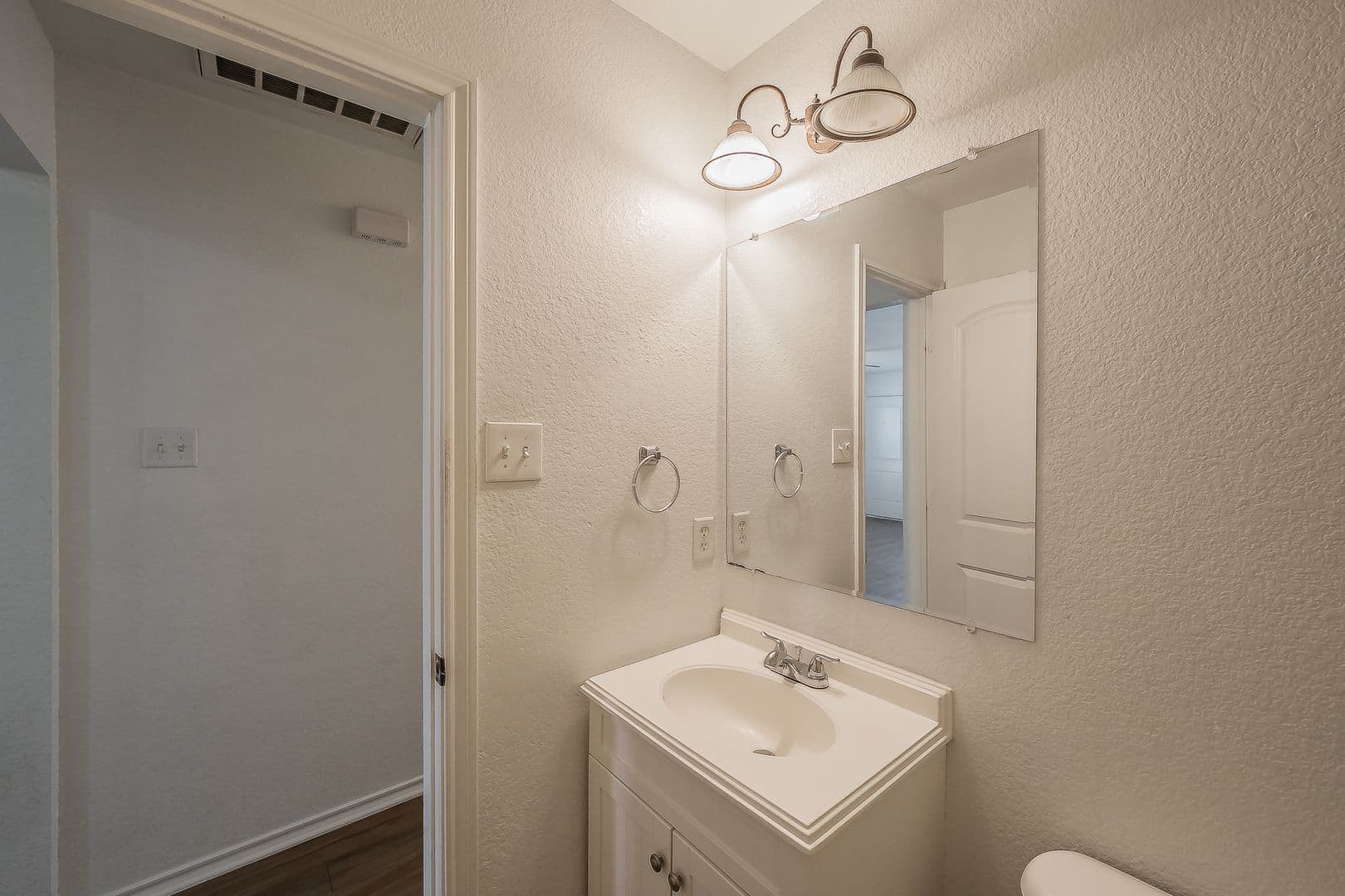 Fort Worth House: 8121 Doreen Ave.