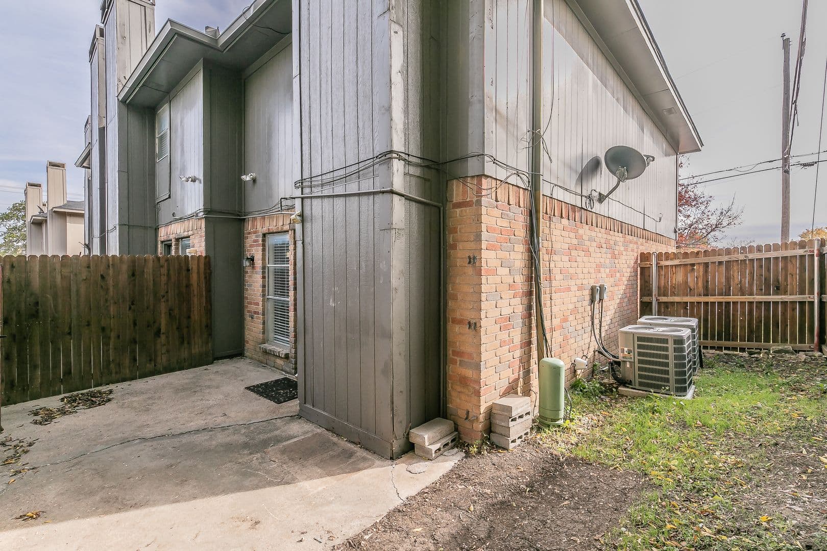 Fort Worth House: 7604 Chapin Road, Unit A