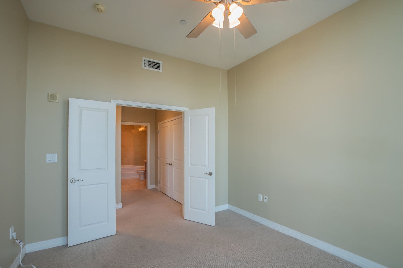 Fort Worth House: 500 Throckmorton St., #2502
