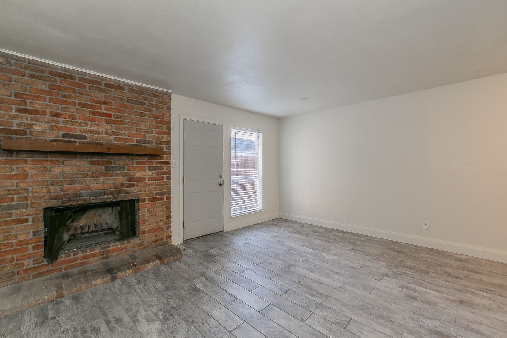 Fort Worth House: 7604 Chapin Road, Unit A