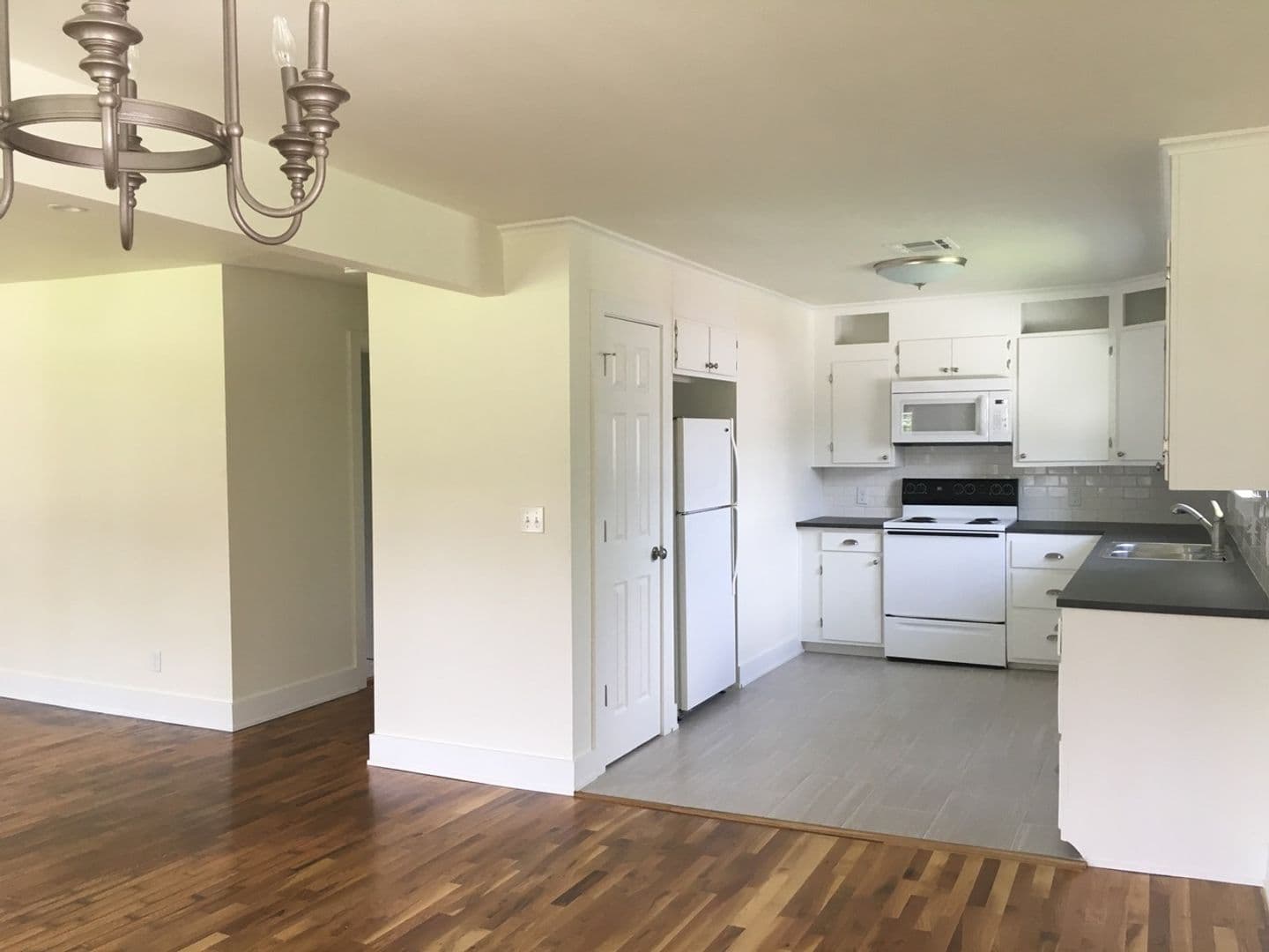 Prairie Grove House: 10857 Danny Bryan Road, B