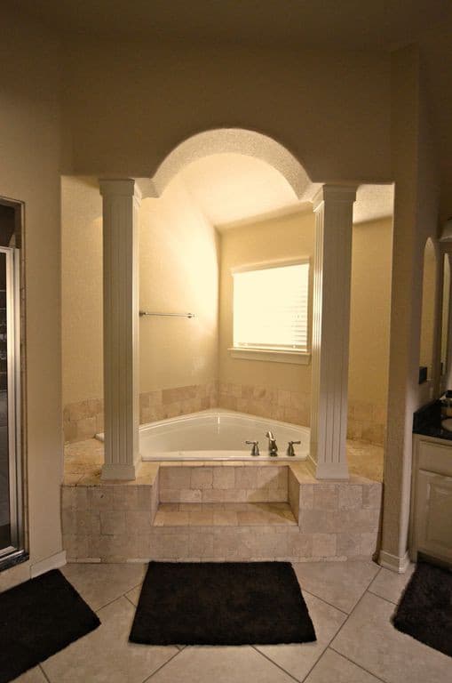 Fayetteville House: 3625 W. Mountain View Drive