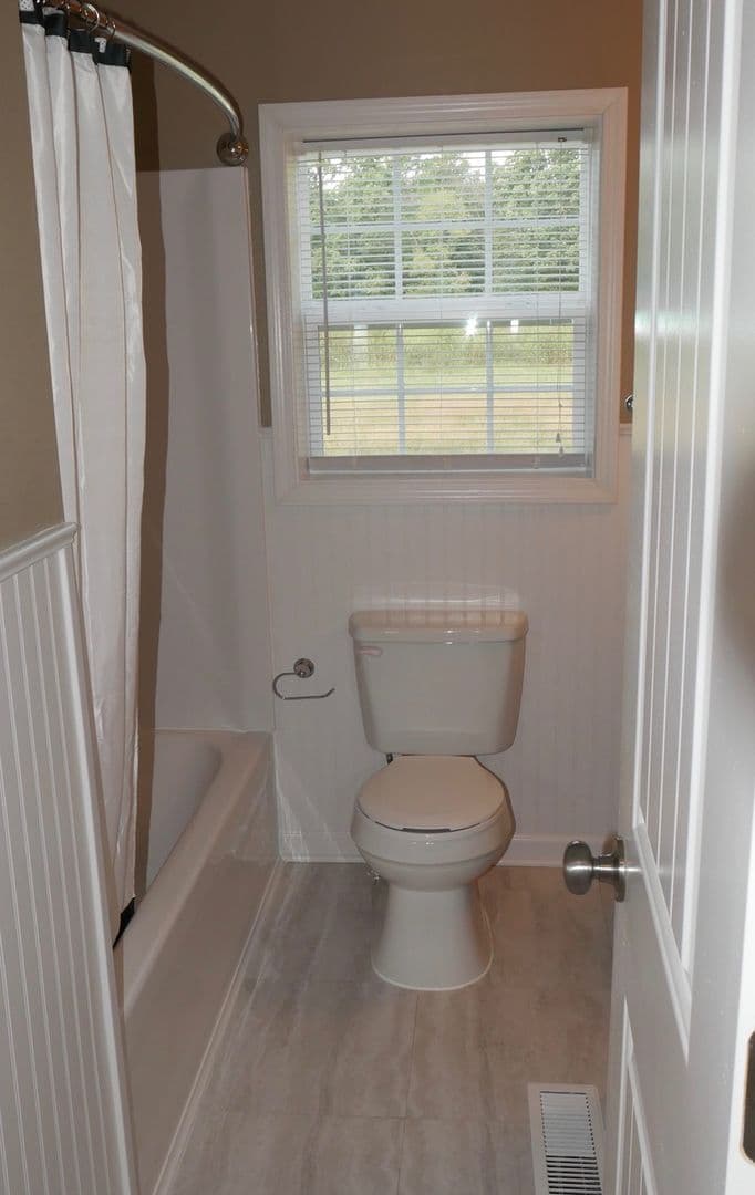Prairie Grove House: 10857 Danny Bryan Road, C
